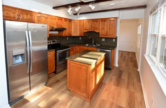 3784 Strathmoor Circle