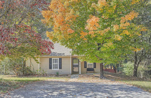 Modern 2 BD 2 BA Home in a Desirable South Atlanta Community