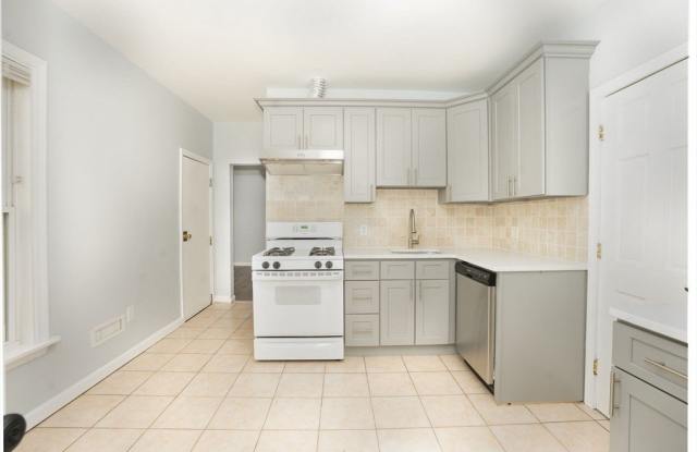 46 Wyllis Ave unit: 2