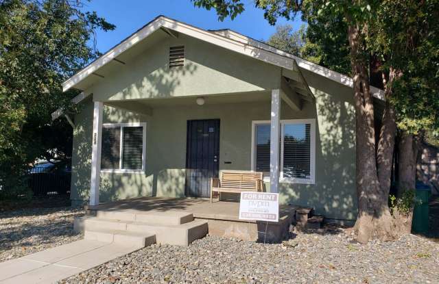 3 bed 2 bath Chico Charmer with large back yard! photos photos