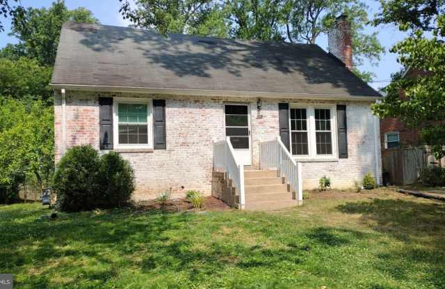 406 LEXINGTON DRIVE