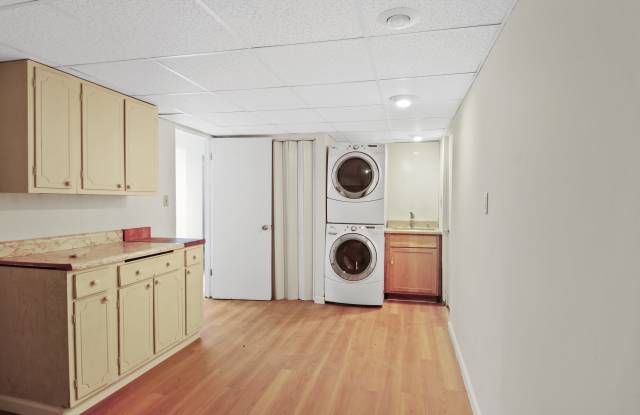 2204 Broadmoor Drive