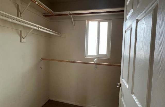 986 West Oliver Street