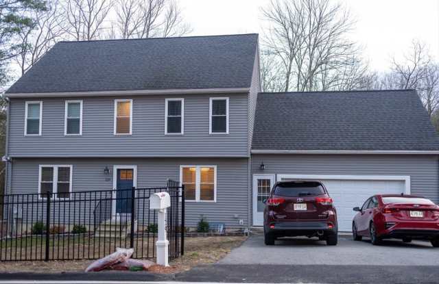 Photo of 129 Quinapoxet Street