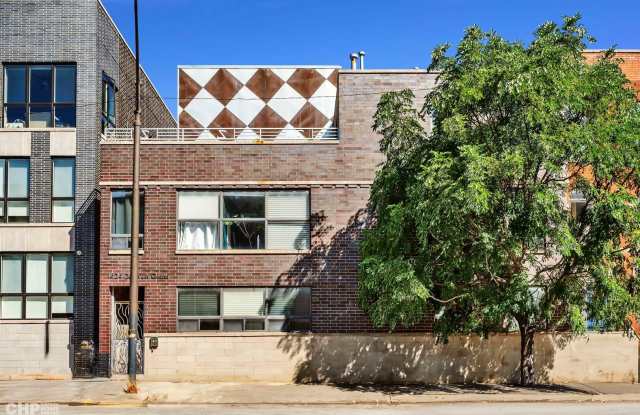 1424 W Grand Avenue