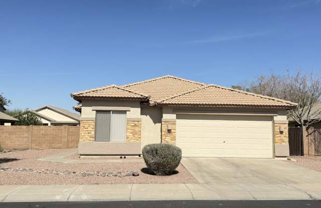 Nice 4bdrm + den in Avondale CWS