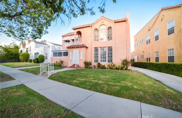 1036 S Citrus Avenue