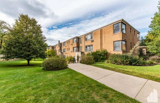 Photo of 7320 N. Ridge Blvd