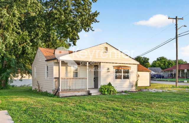 10 Locust Dr, Plainfield, IN 46168