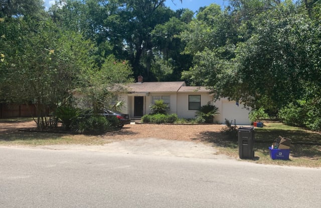 120 SW 25th St - 120 Village Drive, Gainesville, FL 32607