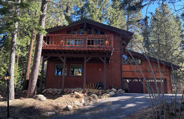 Photo of Spacious 3 Bed, 3.5 Bath Home with Forest Views