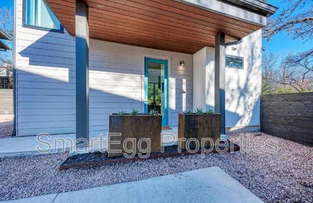 1205 Deloney St