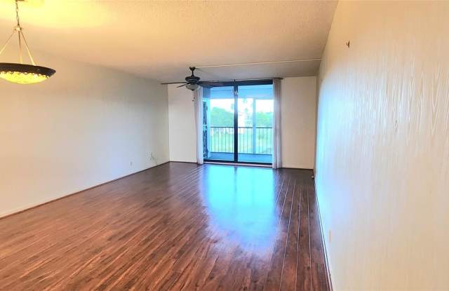 7220 Lake Circle Drive