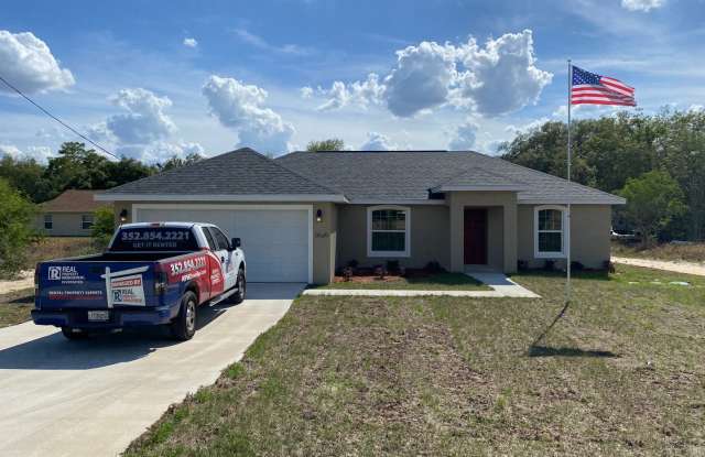 Desirable SE Ocala Neighborhood 3/2/2 *WON'T LAST*