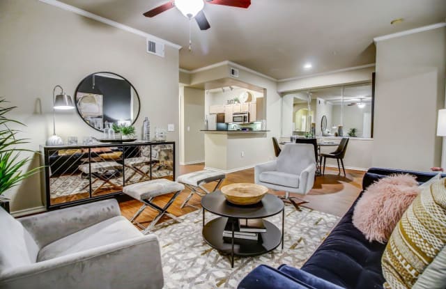 The Colonnade At Willow Bend