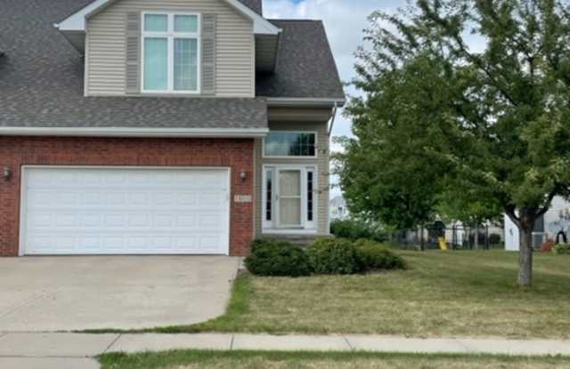 Spacious 4 Bedroom, 3-1/2 Bath Home in North Liberty with big back yard!!! - 1010 Maple Street, North Liberty, IA 52317