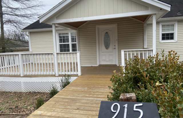 915 West 47th Street