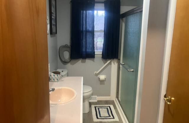 Fully furnished three bedroom for short term