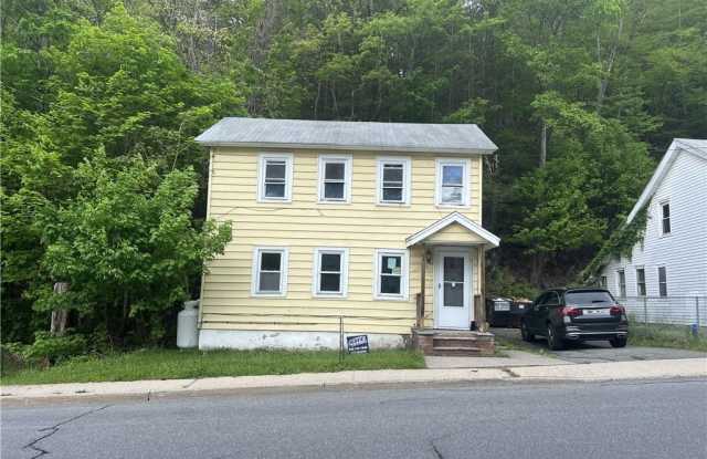 208 Center Street