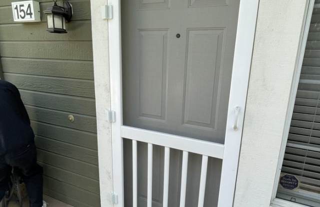 Charming Upstairs Loft – 1-Bedroom Condo-Style Living!