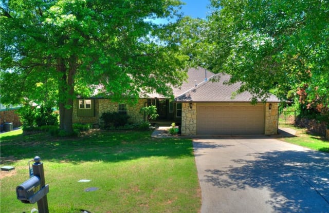 401 Country Lane - 401 Country Lane, Midwest City, OK 73130