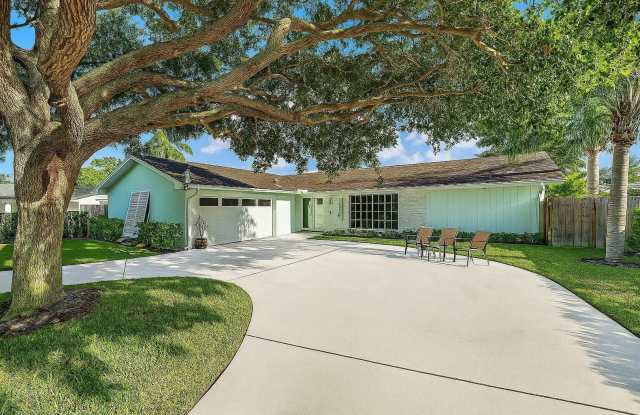 4193 HYACINTH CIR N PALM BEACH GARDENS, FL 33410