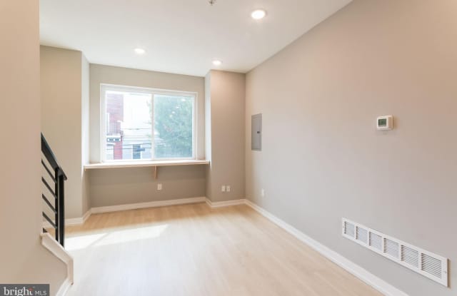 2428 JASPER Street unit: 2