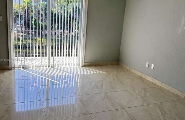 Photo of 1300 W 53rd St