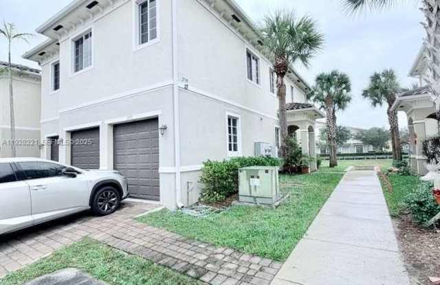 Photo of 2735 SW 81st Ter