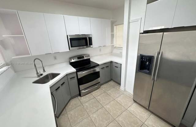 Photo of 941 SW 6TH PL