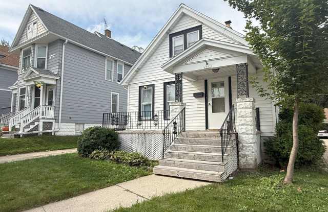 Private 4 bedroom home in West Allis