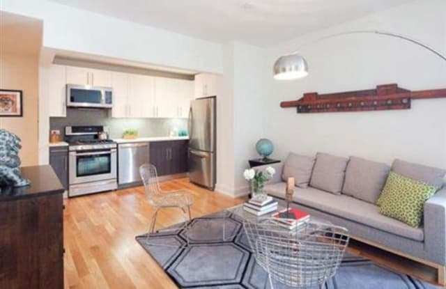 400 W 55th St Apt 17B - 400 West 55th Street, New York City, NY 10019