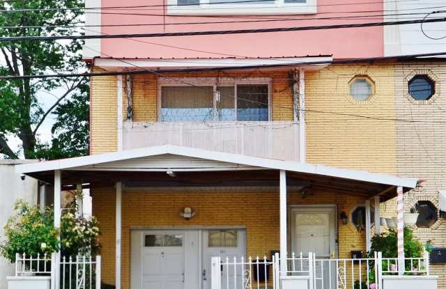 121 GARFIELD AVE