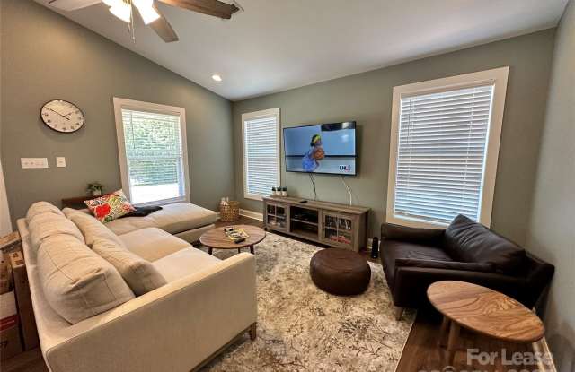 528 S Shamrock Avenue