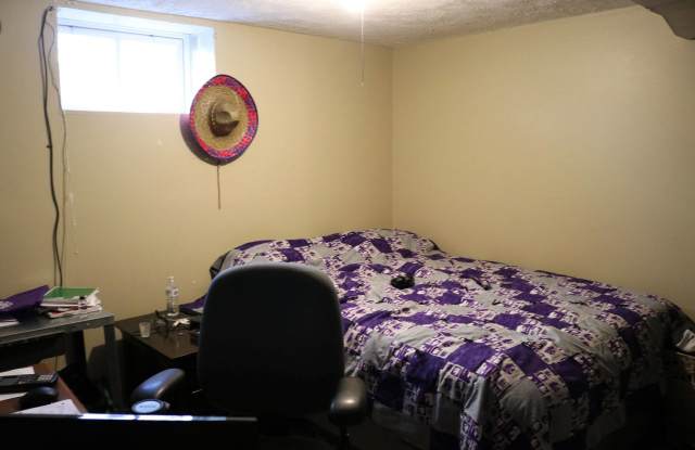 Spacious 5 Bedroom, 2 Bathroom Home Near Campus