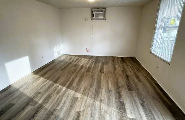 1023 S Millwood Ave # B