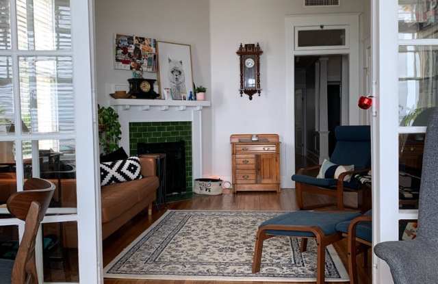 Historic 2 bdroom apt with Riverview