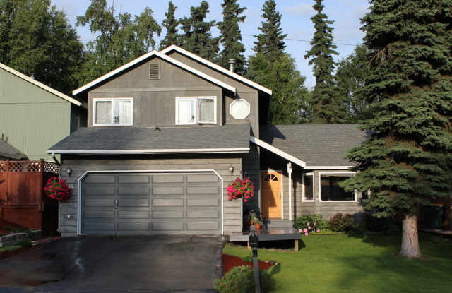 3 Bedroom Home in South Anchorage w/ Fenced Yard!