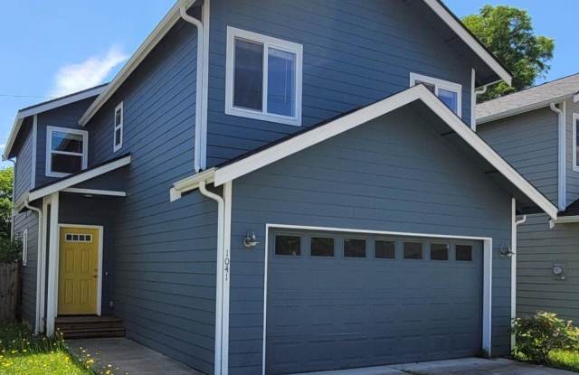 3 Bedroom Home in Convenient Bremerton Location - 1041 12th Street, Bremerton, WA 98337