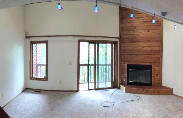 Beautiful Tri-Level Townhome in Goldrun!