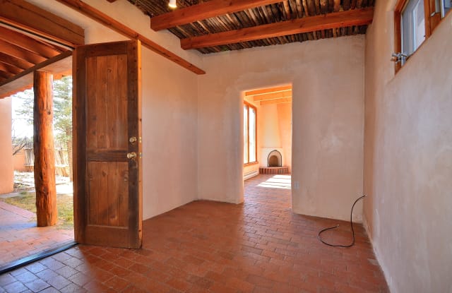 725 Camino Los Abuelos - 725 Camino Los Abuelos, Santa Fe County, NM 87540