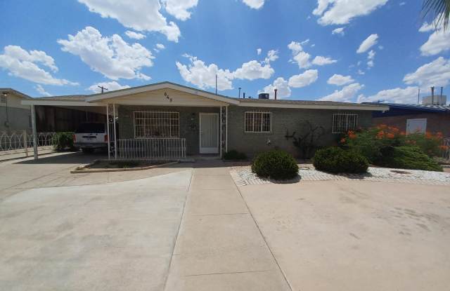 649 DE VARGAS Drive