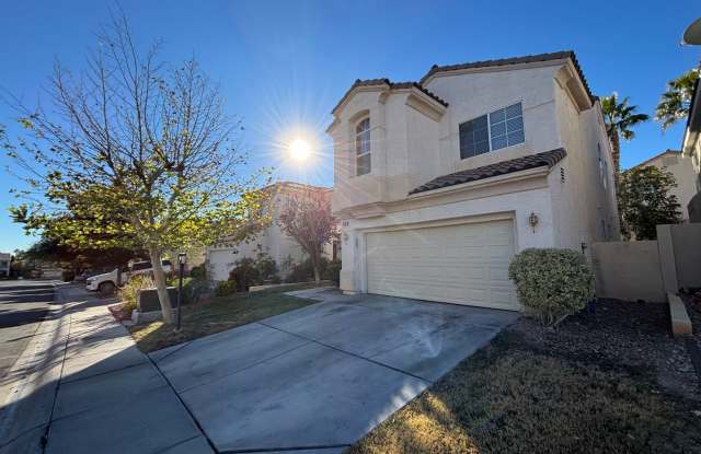 Gorgeous 3BED / 2.5 BATH home located in the gated community of Peccole Ranch!