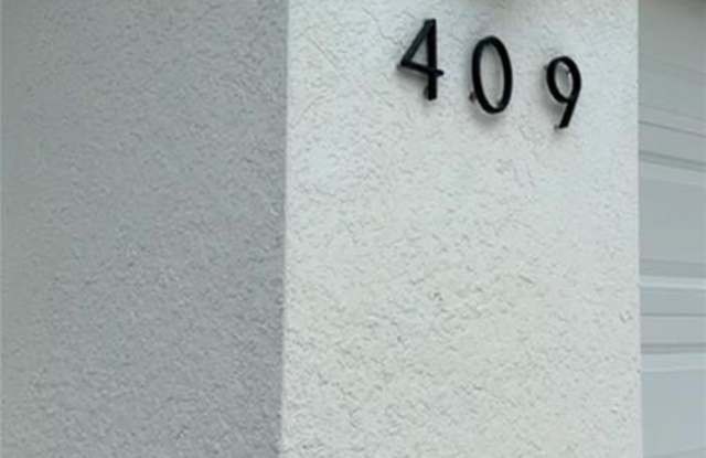 409 Limerick Avenue S