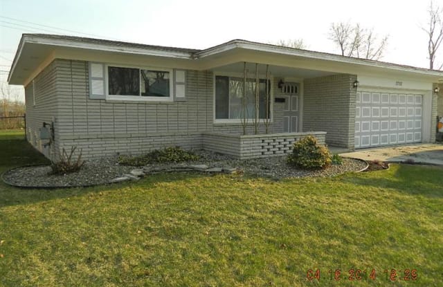 2752 Berkshire Dr - 2752 Berkshire Drive, Troy, MI 48083