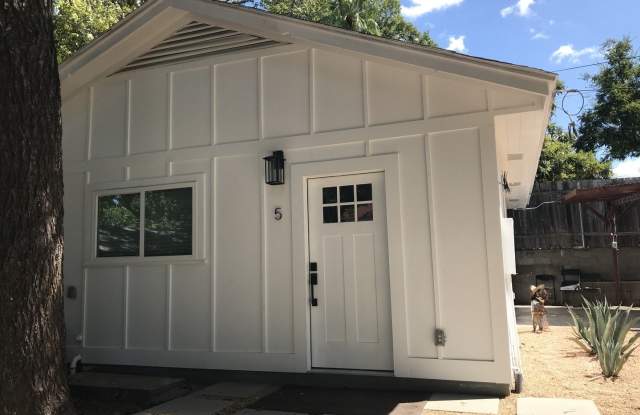 423 W Woodlawn Ave. unit: 5