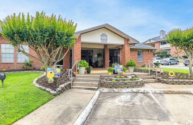 Summerhill Woods Apartments