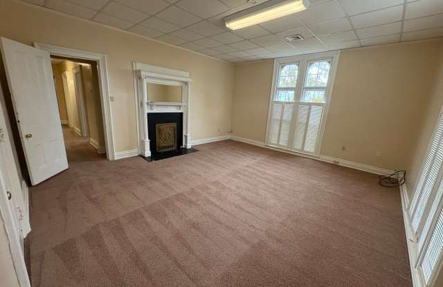 Apartment located inside beautiful historcal home in Lynchburg!