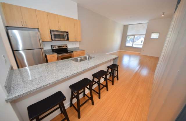 1 bed, 1 bath condo in Cooper Young