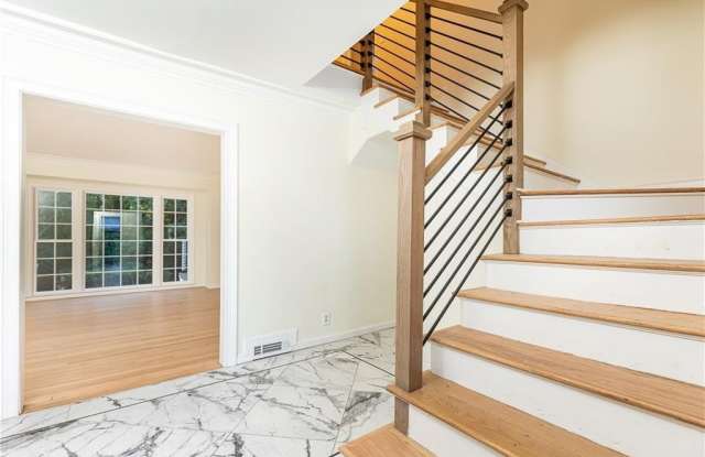 200 W Paces Ferry Road NW